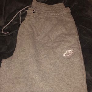 womens nike joggers